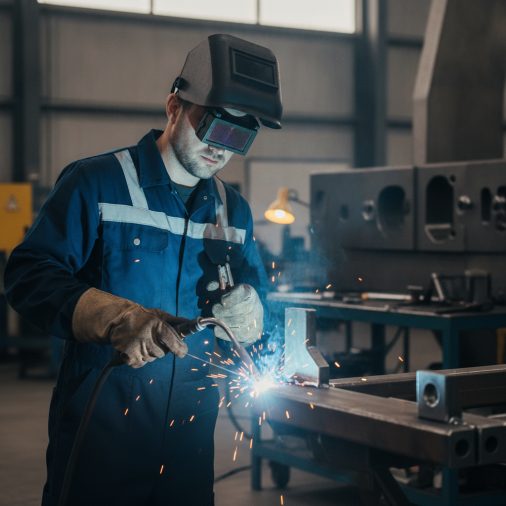 How Much Do Maintenance and Repair Welders Make an Hour?